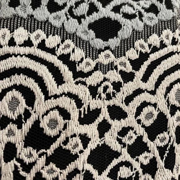 Lace dress - Picture 8 of 9